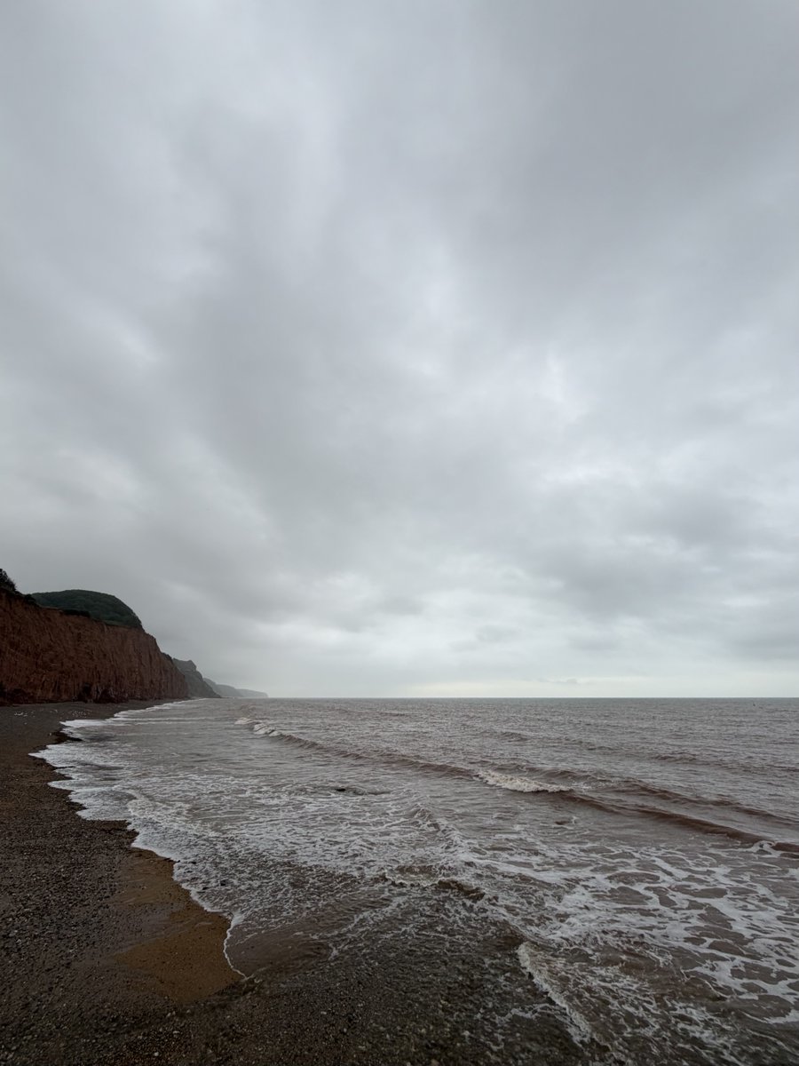 pmcummins's tweet photo. A dull dawn over Sidmouth seafront today.
I hope your day is brighter! https://t.co/695Fwlg9fH