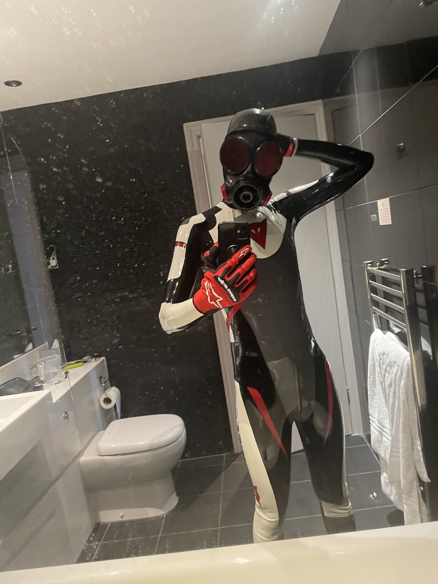 rubberwolf1's tweet photo. have some latex for the weekend. https://t.co/NMYOas6rJl