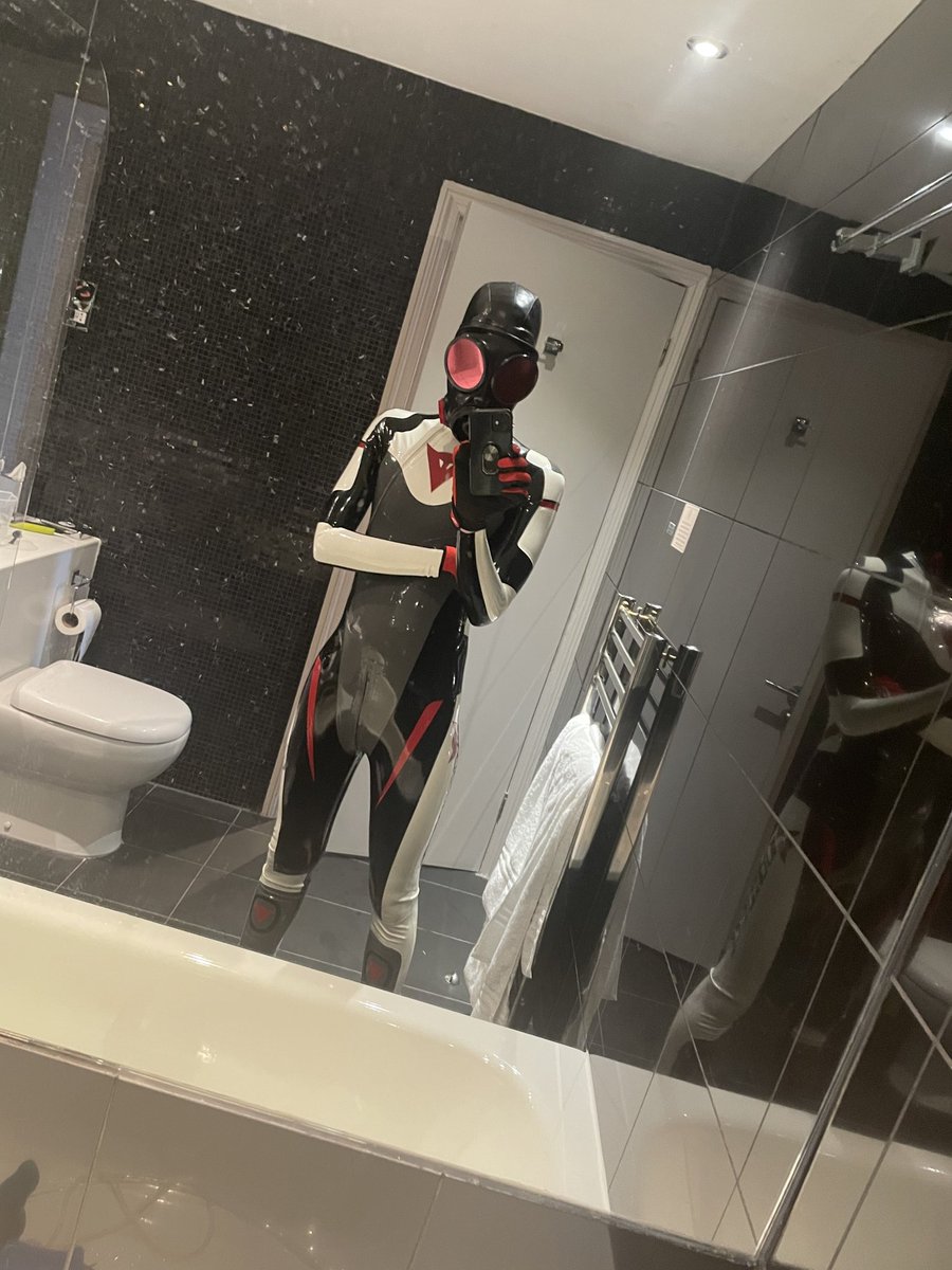 rubberwolf1's tweet photo. have some latex for the weekend. https://t.co/NMYOas6rJl