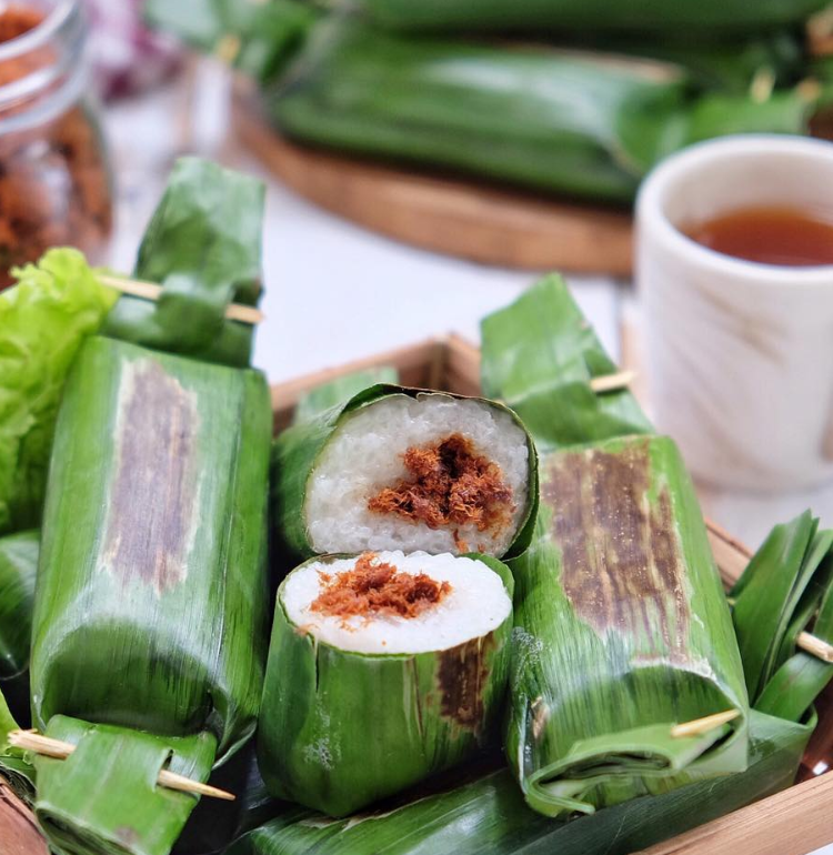 karirfess's tweet photo. di antara 4 jajanan pasar ini, kalian paling suka yg mana?
- klepon
- kue putu
- kue lemper
- kue apem https://t.co/OrknGLWQun