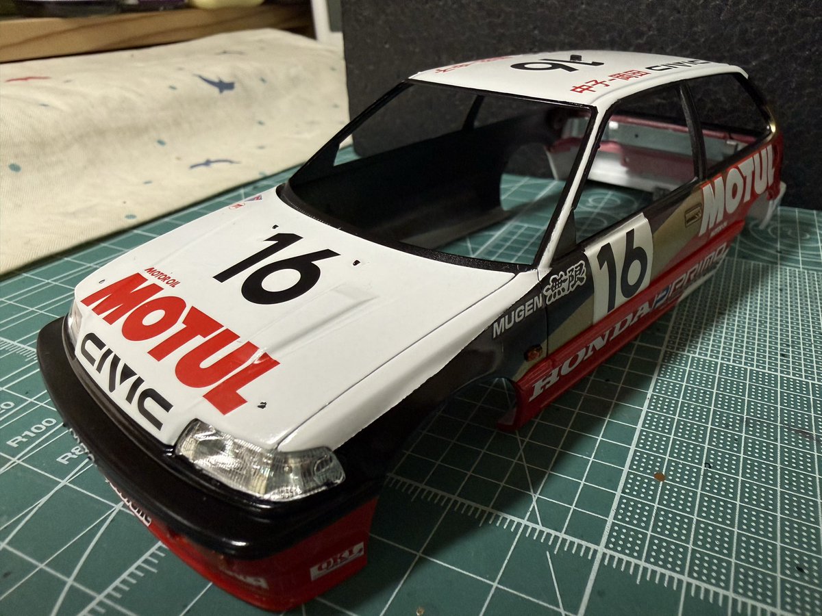 kiyobinbo_1971's tweet photo. #All_That_Competition_Car2026
#ハセガワ #ホンダ 無限MOTUL #シビック #EF3 '88
ボディデカール貼りました
リヤのカーナンバーはリヤハッチのウインドウ取り付けてから😃
 キャビン部分組み立ても
今日1日でかなり進みました♪ https://t.co/dXDWOLqebo