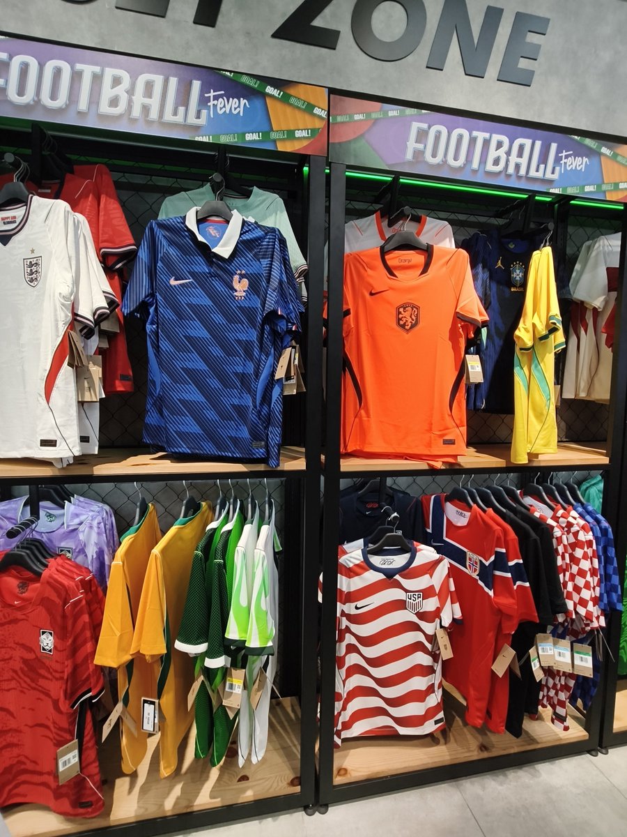 lapakzz's tweet photo. kemaren baru ngintip football republic sama adidas aja. ke pkz baru besok~ https://t.co/GahWqfJ1gW