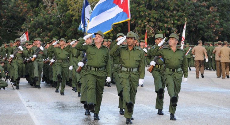 Currentreport1's tweet photo. BREAKING:

Cuba has begun distributing weapons to civilians, urging the population to prepare for a possible US invasion. https://t.co/M0Nx7N3IpG