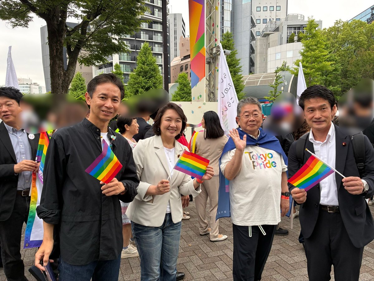Sayuri3bx9's tweet photo. #TokyoPride2026
多様性と平等がひらく未来🌈
一人ひとりに平等の選択肢のある社会となりますように
自分が党派を超えた方々のお写真を撮らせてもらう日が来るとは…🤭
他の方も撮りたかったけど、パレードが出発されて取れませんでした。
#公明
#中道
#共産
#谷合正明
#竹谷とし子
#小川淳也
#小池晃 https://t.co/eoN5GBQlah