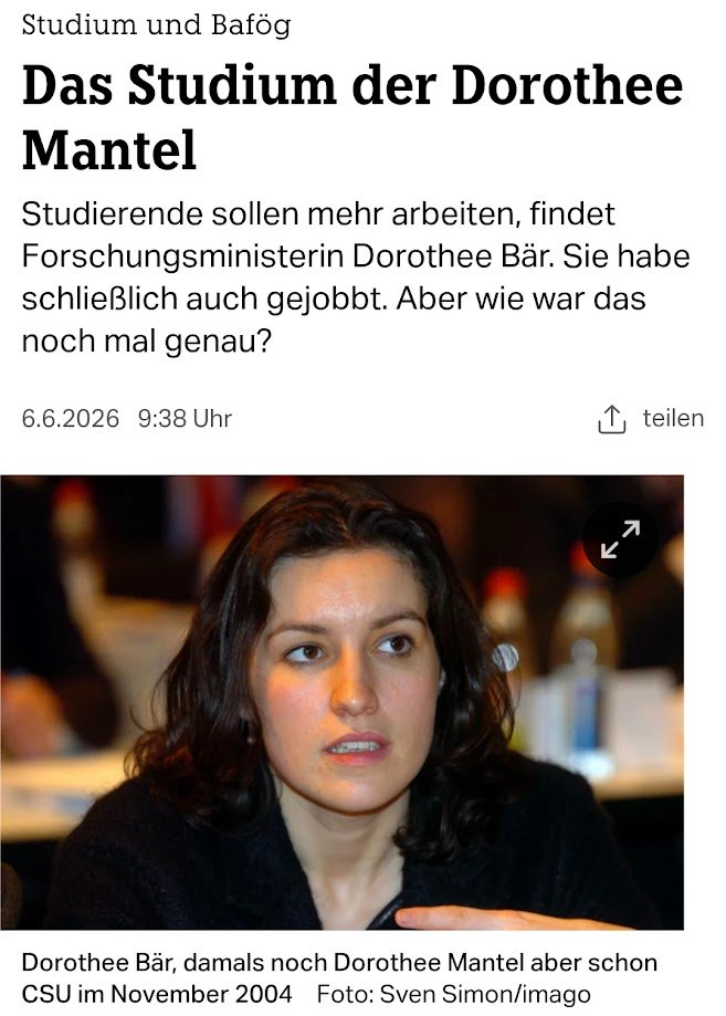 djpr's tweet photo. Dorothee Bär glaubt offenbar, alle Studierenden seien so privilegiert, wie sie es selbst war.

Stipendium, frühe CSU-Karriere, mit 24 ein gut bezahltes Bundestagsmandat – und nebenbei fand sie sogar noch Zeit, sich beim Ring Christlich-Demokratischer Studenten für Studiengebühren einzusetzen.

„Die typische Studentin, die in der Bibliothek sitzt, sei sie nie gewesen. Sie habe ihre Bücher lieber selbst gekauft.“
