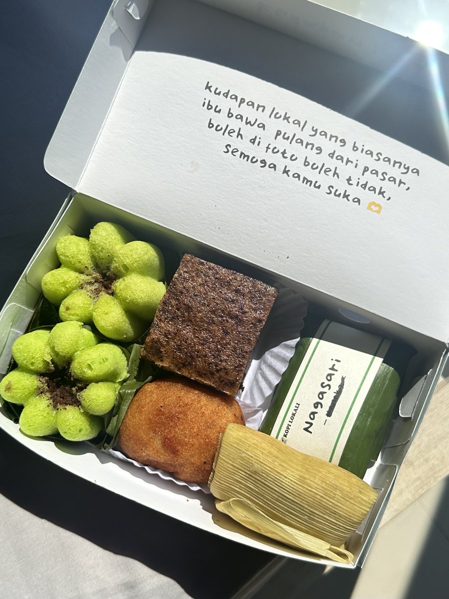 nocturnalcutie's tweet photo. ikutan #WeekendJajan 

featuring my fav jajanan pasar di fresh market bintaro, 📍kudapan lokali.

ga cuma cantik di presentasi tapi beneran enakkk<3 https://t.co/yaSL5dqTWQ