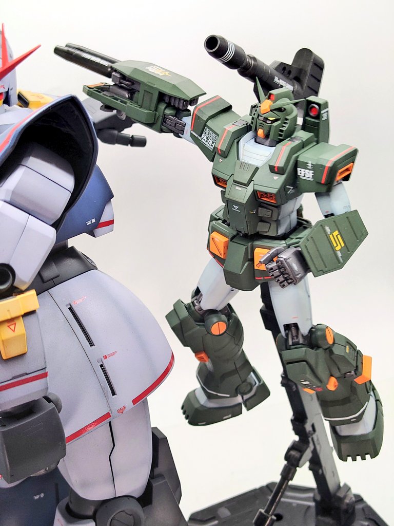 R555kamopla01's tweet photo. MG FA-78-1フルアーマーガンダム完成しました。進捗で綴ってきましたがゲルシートによるアーマー着脱を全てネオジム式に置き換え。旧MSVイメージ寄りの調色したカラーに純正デカールとスミ入れで仕上げました。リプに続きます↓
#ガンプラ
#MG
#フルアーマーガンダム https://t.co/1Fh3ca4eqv
