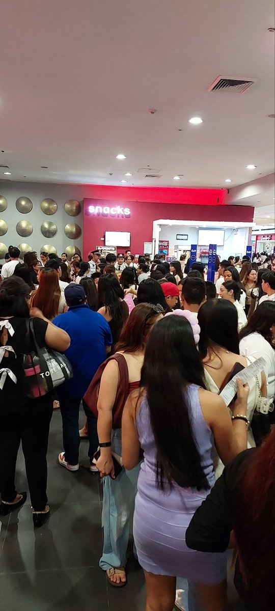 loveee_db's tweet photo. Waiting time. Bacolod SM Cinemas (1-4) full-packed for Tayo Sa Wakas blockscreening. 

#TayoSaWakas
#DonBelle
#Cisco | #Cheska
#DonnyPangilinan | #BelleMariano https://t.co/p0m9yaESna