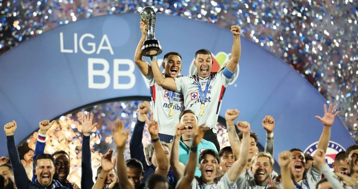 evangsuarez's tweet photo. @JMSifuentes2 @CruzAzul Vengo del futuro, calma todo va a mejorar https://t.co/fbJA9ijVAV