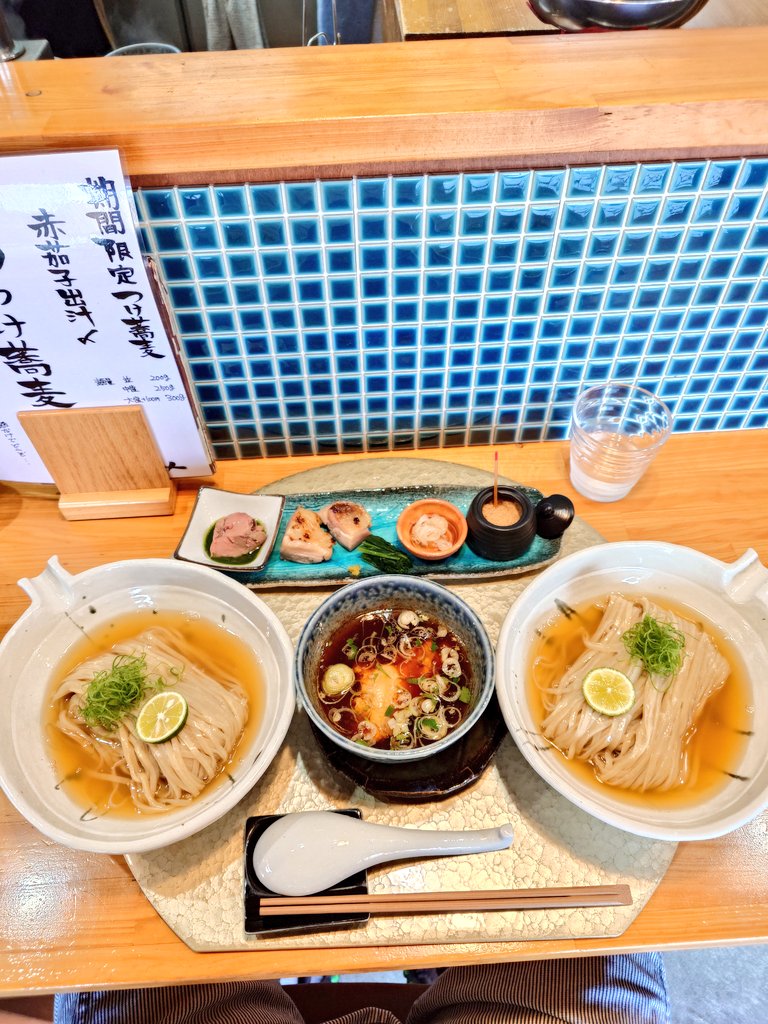 nekononikuQQQ's tweet photo. 中華蕎麦鳴神食堂 

赤茄子〆鶏つけ蕎麦特盛
油淋鶏どんぶり

赤茄子の爽やかな酸味甘みを本葛のとろみで纏った麺塩だけで美味い💕︎💯
つけ汁軽くつけて食べるより少し麺を入れておいて染み込む感じで食べるのが好き🥰💕︎︎
次限定アレだ！入院前に絶対くる😍
御一緒ありがとうございました😊 https://t.co/NhVU5ozRvJ