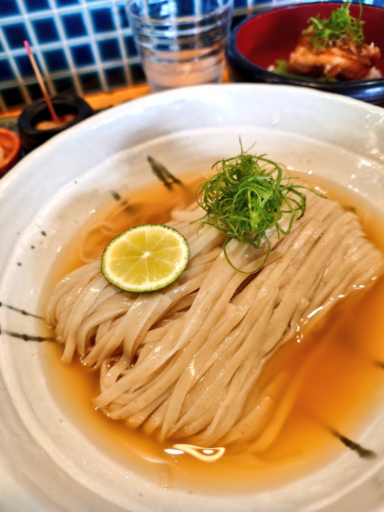 nekononikuQQQ's tweet photo. 中華蕎麦鳴神食堂 

赤茄子〆鶏つけ蕎麦特盛
油淋鶏どんぶり

赤茄子の爽やかな酸味甘みを本葛のとろみで纏った麺塩だけで美味い💕︎💯
つけ汁軽くつけて食べるより少し麺を入れておいて染み込む感じで食べるのが好き🥰💕︎︎
次限定アレだ！入院前に絶対くる😍
御一緒ありがとうございました😊 https://t.co/NhVU5ozRvJ