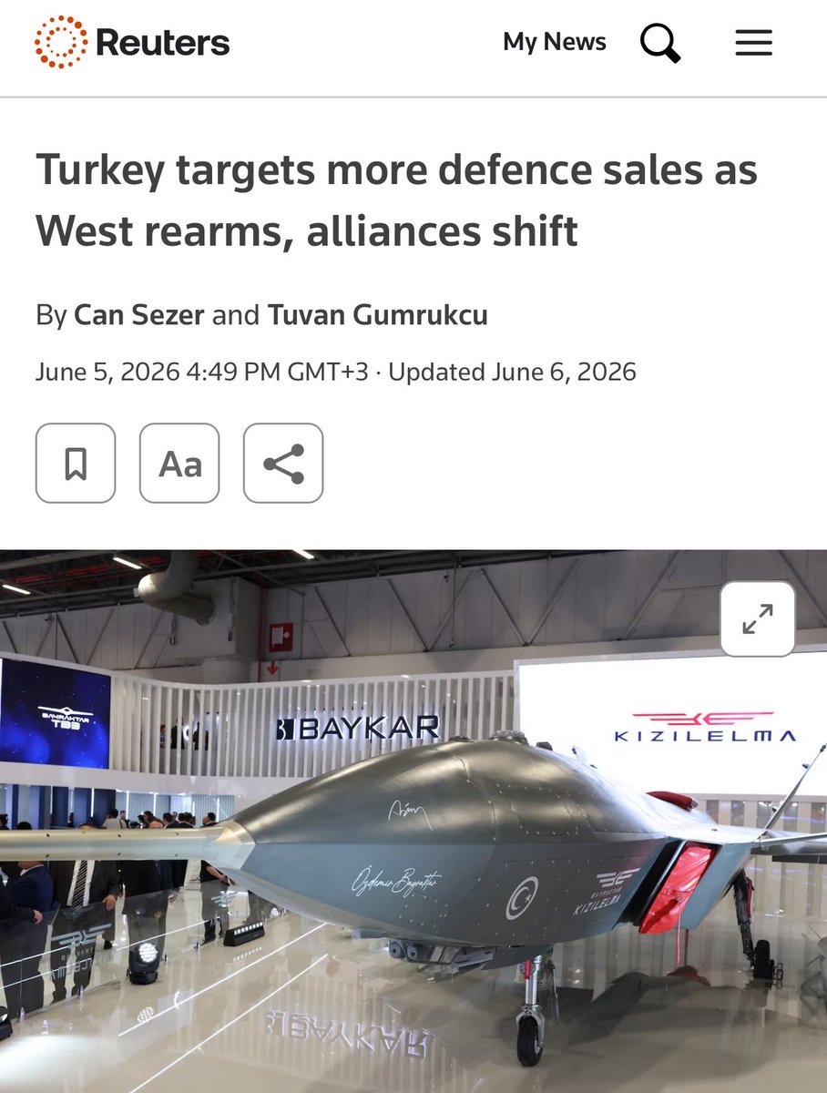 SavunmaEkseni's tweet photo. Reuters: Batı yeniden silahlanırken ve ittifaklar yeniden şekillenirken Türkiye savunma ihracatını büyütmeyi hedefliyor.

Ajansa göre son 20 yıldaki yatırımlar, Türkiye’yi İHA’lar ve diğer savunma sistemlerinde önemli bir ihracatçı konumuna taşıdı.

Türk savunma ihracatının 2021’den bu yana 3 katın üzerinde artarak 10 milyar dolara ulaştığı belirtilen haberde, birçok NATO ülkesinin Türkiye’yi artık yalnızca askerî bir müttefik olarak değil, aynı zamanda savunma sanayiinde potansiyel bir ortak olarak gördüğü vurgulandı.