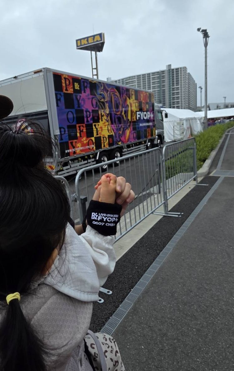 Barbieeeezy's tweet photo. 私はチケット当たらずでしたが、夫は見事🎯🎉だったので我々も着いていきガチャだけやって来ましたᐝ🎸🎶

👶🏻｝あたちもひょうがらのおようふくきたの🐆

#FYOP +
#千葉
#CHIBA

昨日のセトリチェック済み笑
（´-`）.｡o(日替わりだろうけど、あの曲いいなぁ https://t.co/6S47U5O5tO
