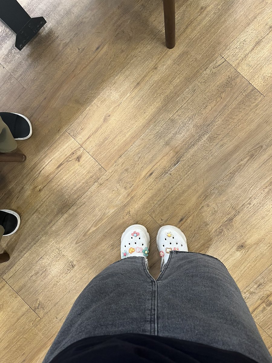 junginparallels's tweet photo. reporting live from my second home the hospital 🏥(i’m here with my mom again) 😭 https://t.co/ZMrJNFGrQz