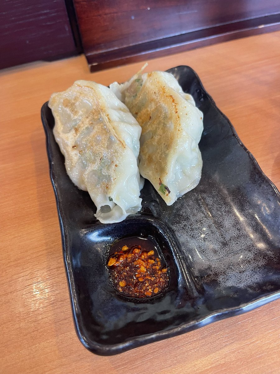 ty19630701's tweet photo. 本日のランチ
燕三条中華そばぎと家@花崎
坦々つけ麺(花咲盛り)＋メンマ＋焼き餃子。
今日は、久々にエクスプローラーでお出掛け🥰ランチは久々に、コージ君の所へ。やはり、坦々シリーズは最高😍本日も、大変美味しゅうございました🙇‍♂️
#燕三条中華そばぎと家花崎店
#坦々つけ麺花咲盛り
#焼き餃子 https://t.co/TFODFA1xMK