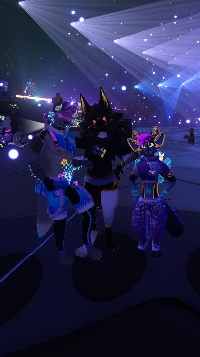 FloofieWilde's tweet photo. Furality is insane so far~
With da bois @RitchNewZ @Eike_34 @Cytron2_0 https://t.co/UqaivFUPtE