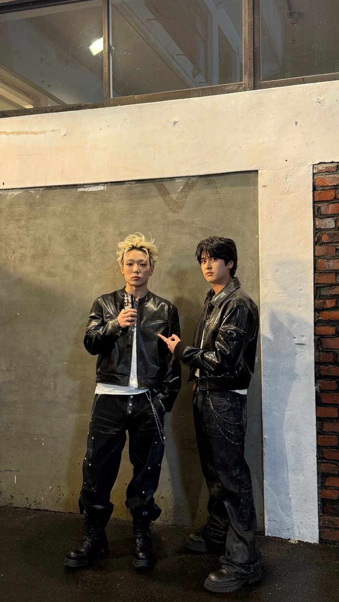 jzzzindaeyo's tweet photo. 260607 #Chanwoo update with BOBBY 

COOL BOYS 🖤

#BOBBY #바비 @bobbyranika https://t.co/LVBhQJKz9b