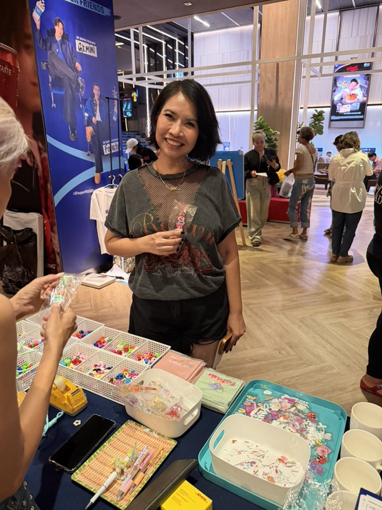 Siriwan15137820's tweet photo. ตลาด เปิดแล้วจ้า มาเลือกกันได้นะคะ เพื่อ ผู้ชายคนที่เรารัก❤️❤️❤️❤️🦋🦋🦋 ที่ CTW ชั้น9นะคะ   
 #เป๊กผลิตโชค #PeckPaLitChoke  #HallOfLove702 https://t.co/ESVvHOMbKs