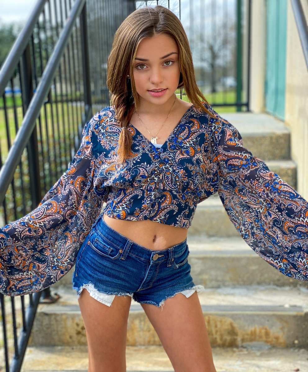 worldofmodels10's tweet photo. @CelebLover93_ Presley Elise https://t.co/8DYB78jjGC