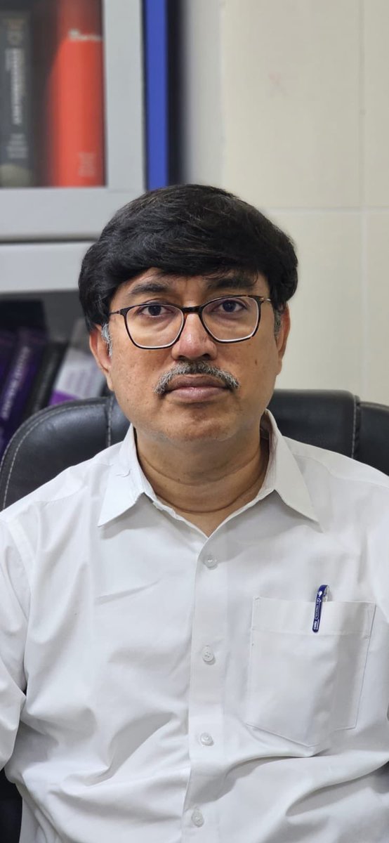 TeluguScribe's tweet photo. నిమ్స్ ఆసుపత్రి కొత్త డైరెక్టర్‌గా డా.రాహుల్ దేవరాజ్ 

మూడేళ్లపాటు డైరెక్టర్‌గా నియమిస్తూ ఉత్తర్వులు జారీ చేసిన తెలంగాణ ప్రభుత్వం https://t.co/BZLa6pnTZb