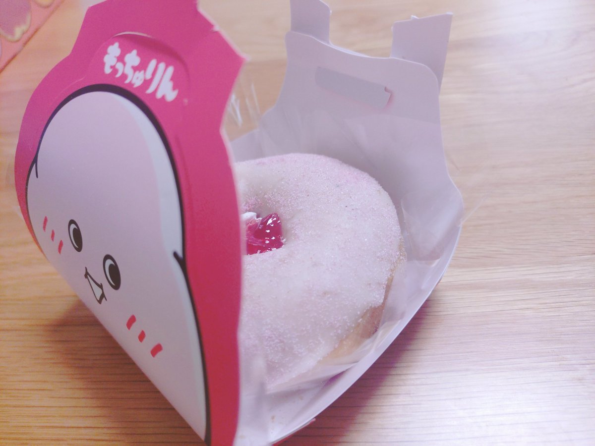 liberal1118's tweet photo. もっちゅりんパーティー🍩🎵
1時間並んで全種ゲットしました🙌
新作のいちご🍓中もいっぱい詰まってて美味しかった🤤 https://t.co/G27mFGZl2r