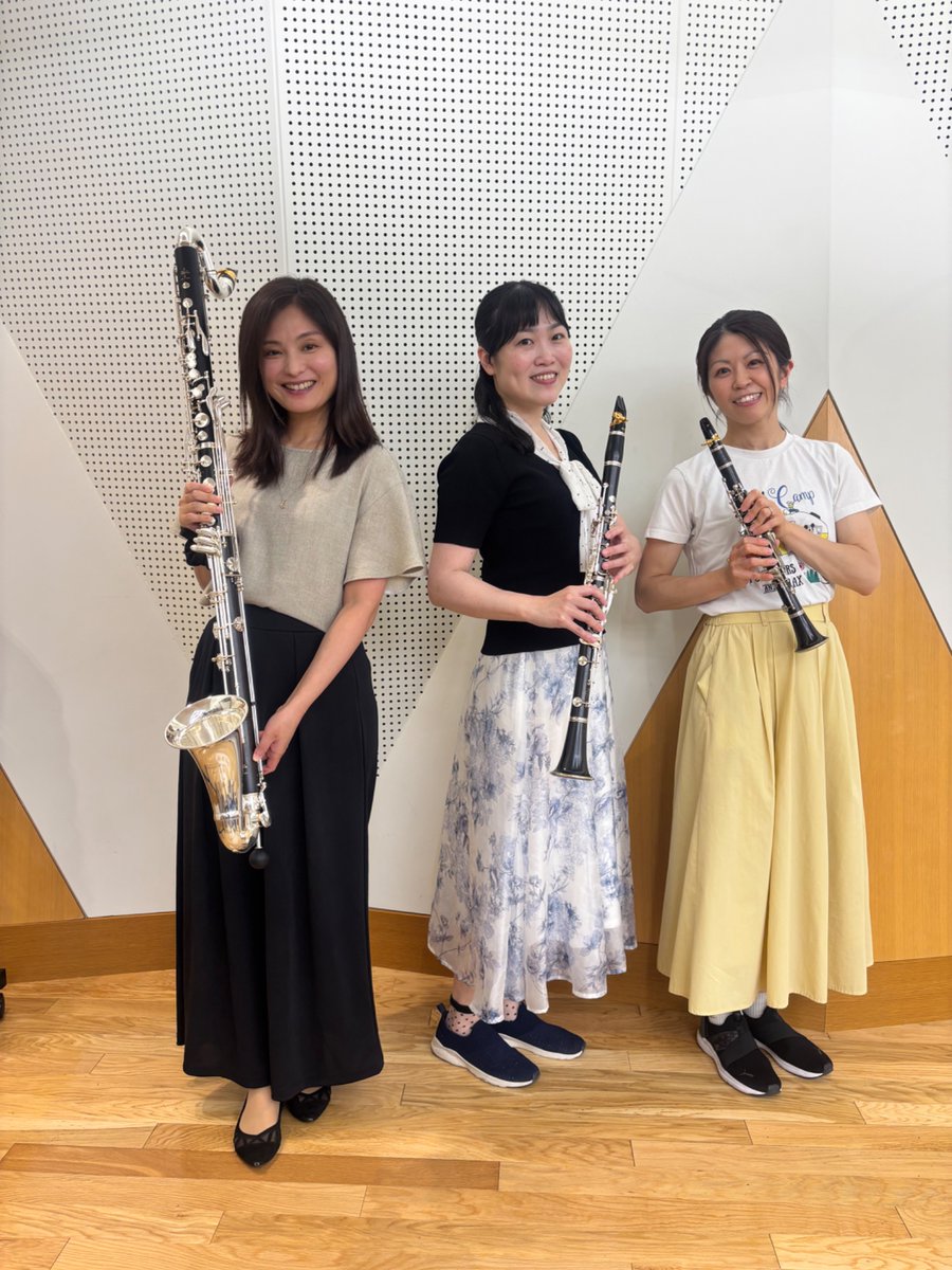 dandelion_orch's tweet photo. こんにちはクラリネットパートです！
今回の演奏会では冒頭から高揚感あふれるクラリネットソロで皆さんを北欧の白夜の世界にお連れします✨(夏至の徹夜祭)小さいEsクラリネット、大きなバスクラリネットも大活躍なのでぜひ会場で注目してください😉
チケットはこちらから: https://t.co/nTmU48imP9 https://t.co/ITKDHuevQY