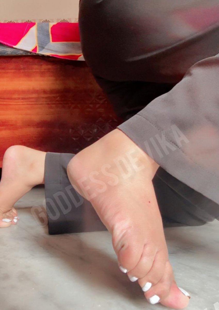 DevikaGod84966's tweet photo. My feet > your mind ✊💦 😁 https://t.co/xass0nyD4z