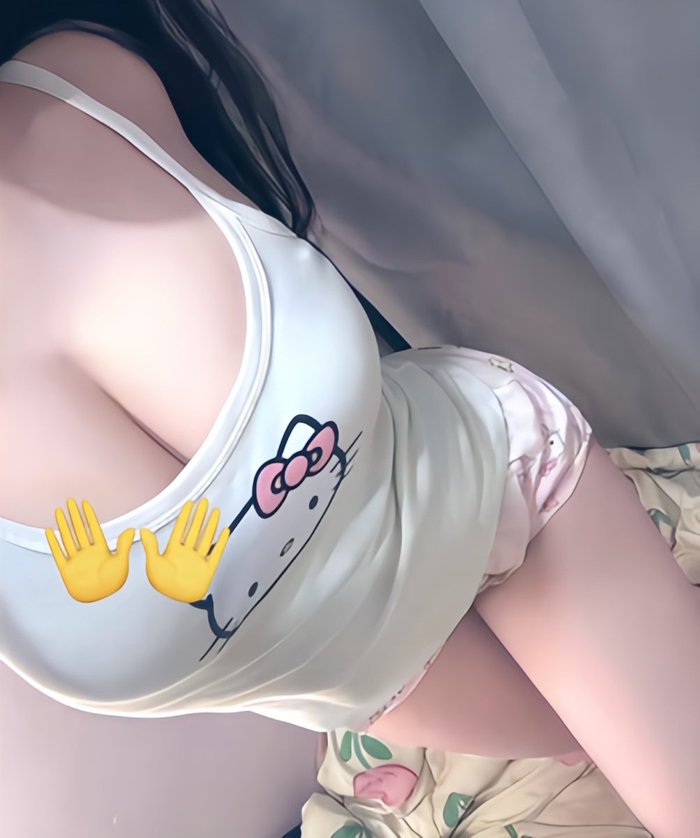 KimmNgann205's tweet photo. helo kitty https://t.co/F3Ge2g9xr8