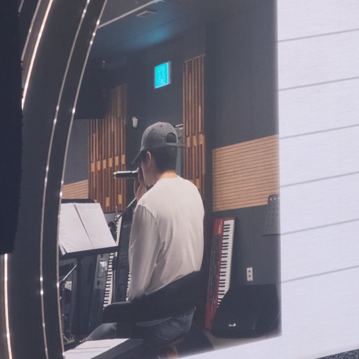 urmy_214's tweet photo. ㅈㄷ 같은 합주실이죠    담엔 같이 가시죠 https://t.co/xKsyLG9QaR
