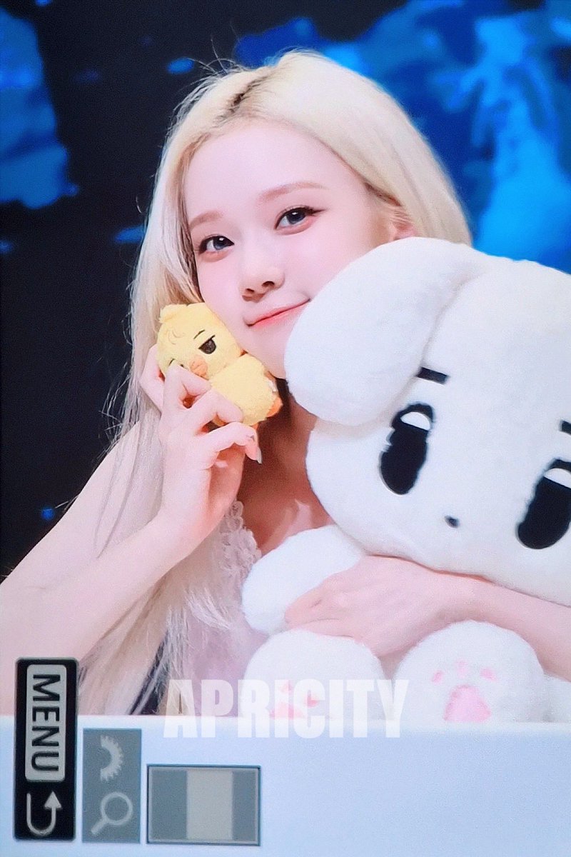 Apricity010101's tweet photo. 260607 pre 
🐥🐶
#윈터 #에스파 #WINTER #aespa https://t.co/o43MYJCqwl