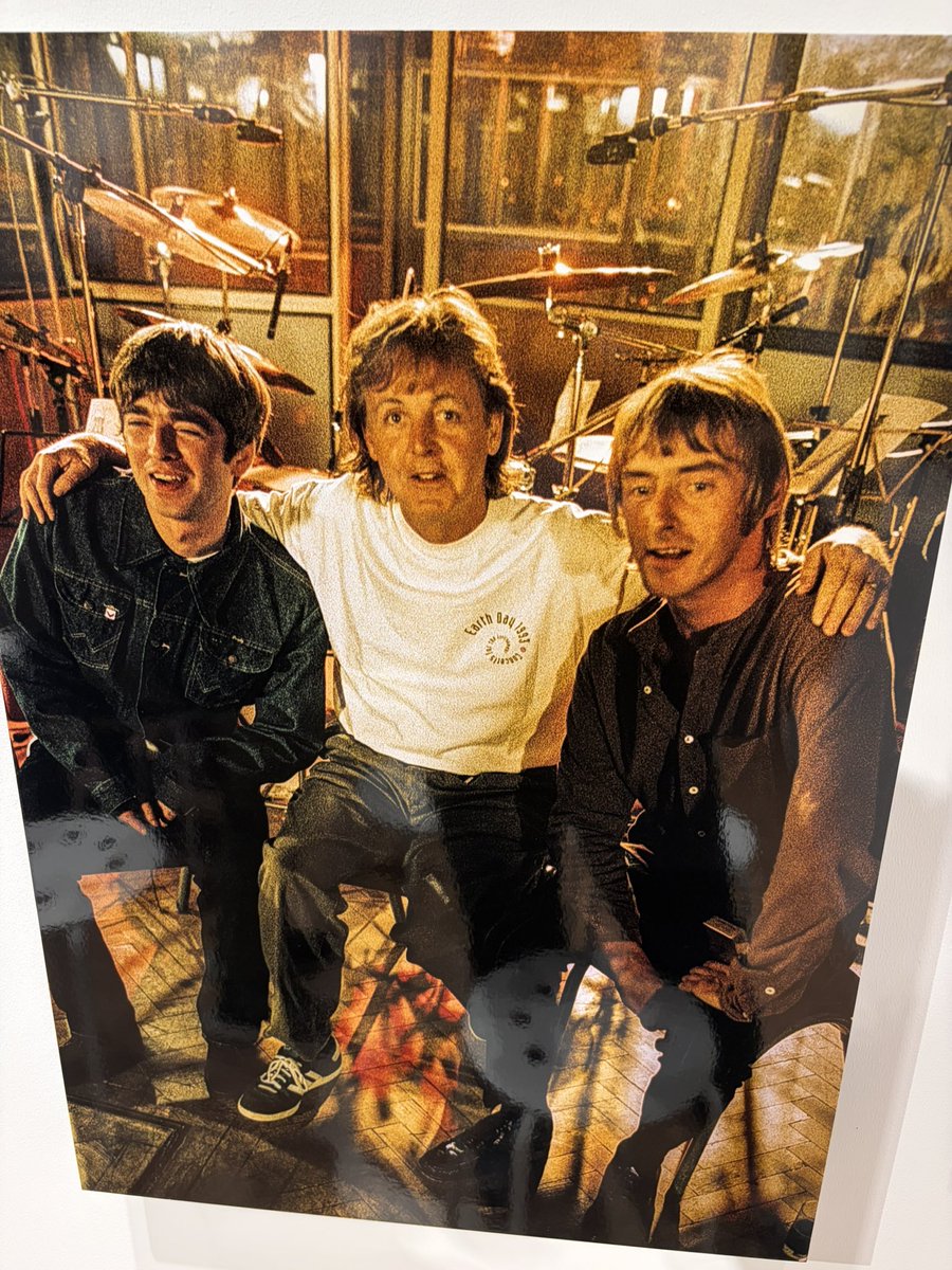 otacoman1's tweet photo. 昨日は渋谷でフォトグラファーのローレンスワトソン氏によるポールウェラー写真展&amp;ご本人のオンライントークショーに参加。ポールウェラーとの裏話もいろいろ聞けてワンドリンク制で参加出来たなんてお得イベントすぎた！ https://t.co/VhFocyDVPC