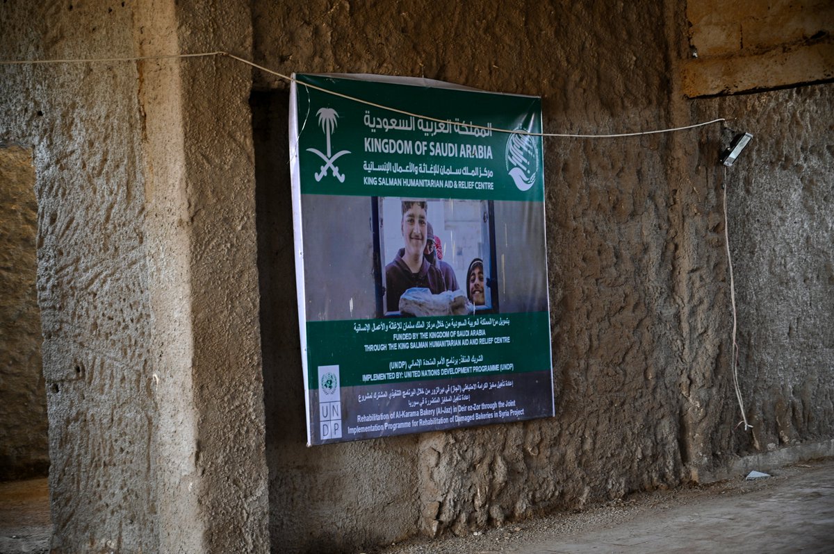 UndpSyria's tweet photo. 🙏 Thanks to #PartnersAtCore 🇸🇦 @KSRelief_EN, @UNDP is rehabilitating 4 bakeries in #DeirEzzor:
✅121,000+ people to be supported
✅40 tons/day production capacity
Part of a broader effort to strengthen #FoodSecurity across #Syria, restoring 33 bakeries for 1.4M people. https://t.co/9GzYkfygME