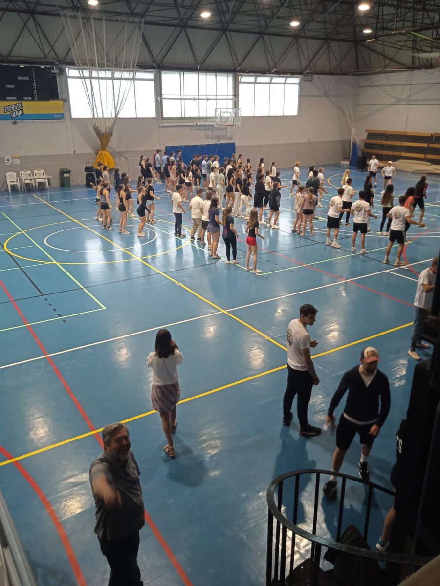 Rafa_Carrio's tweet photo. 💪🏼 Divendres no vam faltar al 1️⃣ #ActivatFest dels estudiants de cicles esportius de #Dénia i la regidoria d’Esports @ayto_denia què van omplir el Poliesportiu municipal d’activitat i salut.

🤝 Com diu sempre @ValenAlcala, és una prioritat anar de la mà del talent jove 🫶 https://t.co/yI2njC197D