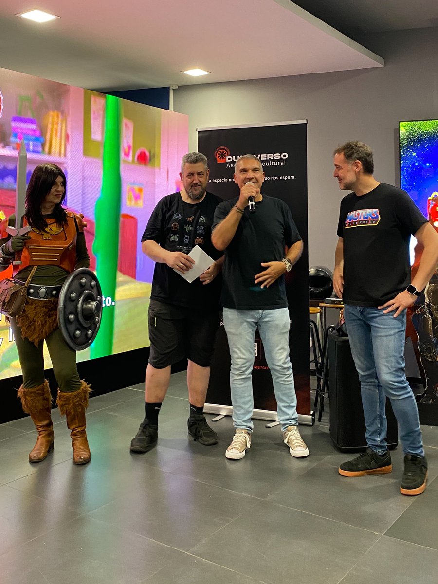 celspinol's tweet photo. Ayer nos divertimos muchísimo con el fan event y la película de #mastersdeluniverso Gracias @duneverso @MundoMasters y @Cinesa por invitarnos. 🤗🤗🤗 https://t.co/3lXFwguhW0