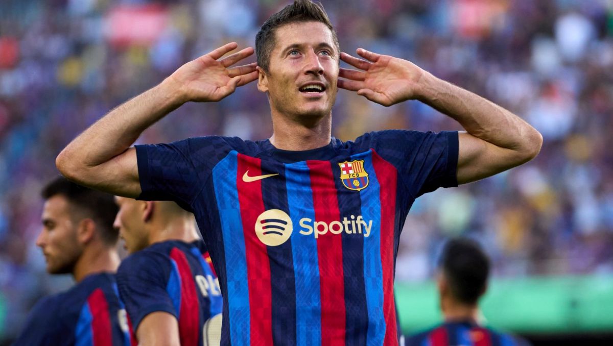 Malotelli45's tweet photo. @obidembele @FabrizioRomano Do you mean that guy? That "finished" Lewy moved to Barcelona when he was 34. Bernardo is only 31. https://t.co/CLBOi9IJd5