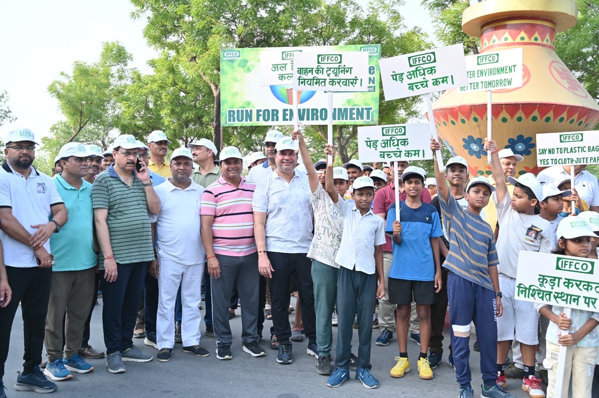 IFFCO_PHULPUR's tweet photo. पर्यावरण संरक्षण का संदेश देने हेतु इफको फूलपुर में निकाली गई “रन फॉर एनवायरमेंट” जागरूकता रैली l ⁦@IFFCO_Coop⁩ @IffcoPKsingh https://t.co/NgYOL2V8BI