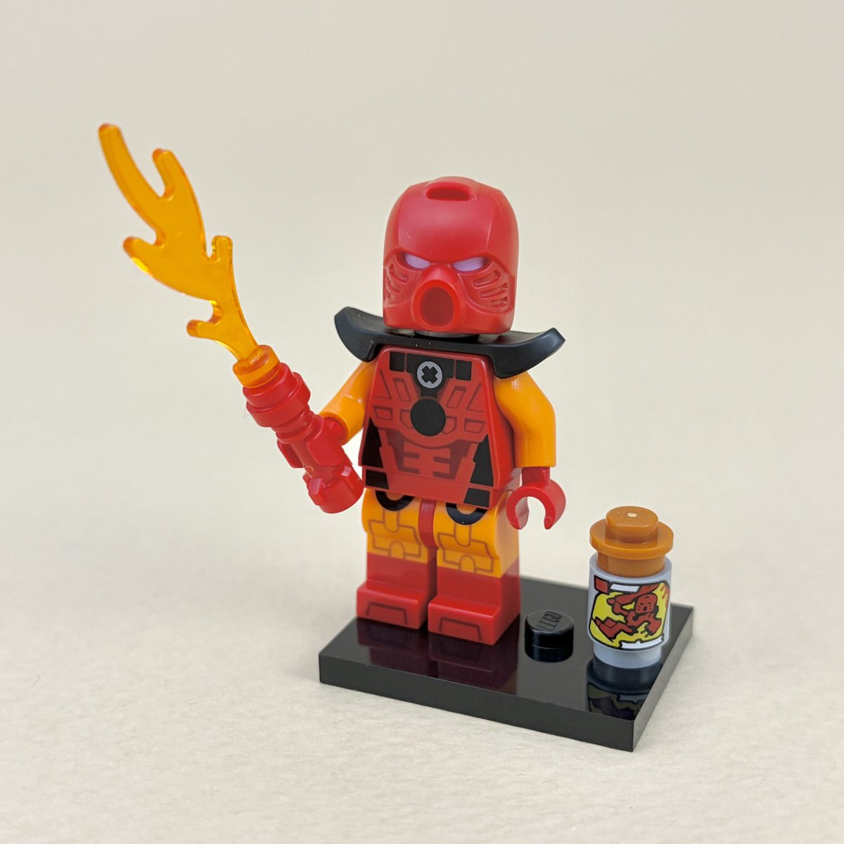 fuh_min's tweet photo. ついにミニフィギュアシリーズ29が日本でも発売され、タフー/Tahuのコスプレフィグが手に入るようになりました！
バイオニクル25周年にこういったものが公式から出るのはとても感慨深いですね。
#レゴ #lego #バイオニクル #bionicle https://t.co/OkOR7ju7Z3