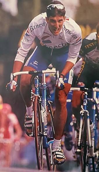 ChavaLibro's tweet photo. Nos llega esta foto del Chava que no conociamos. 

A ver si nos ayudáis a ubicar de qué carrera es. https://t.co/4faEmoRsb5