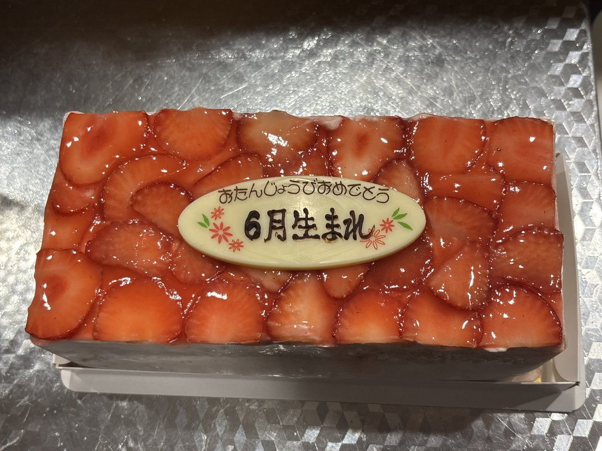 Yuis0603's tweet photo. 昨日の爆笑ミュージックショータンLIVE 6月生まれ生誕祭は、大盛況で幕を閉じました

出演してくださいました演者の皆様、見に来てくださった方ありがとうございます

私を含め、オーナー真子さん・ゆみさなさん・きぬかさん、6月のお誕生日おめでとうございます

次はまだいつやるか未定です

#生誕祭 https://t.co/5zUSROqRYQ