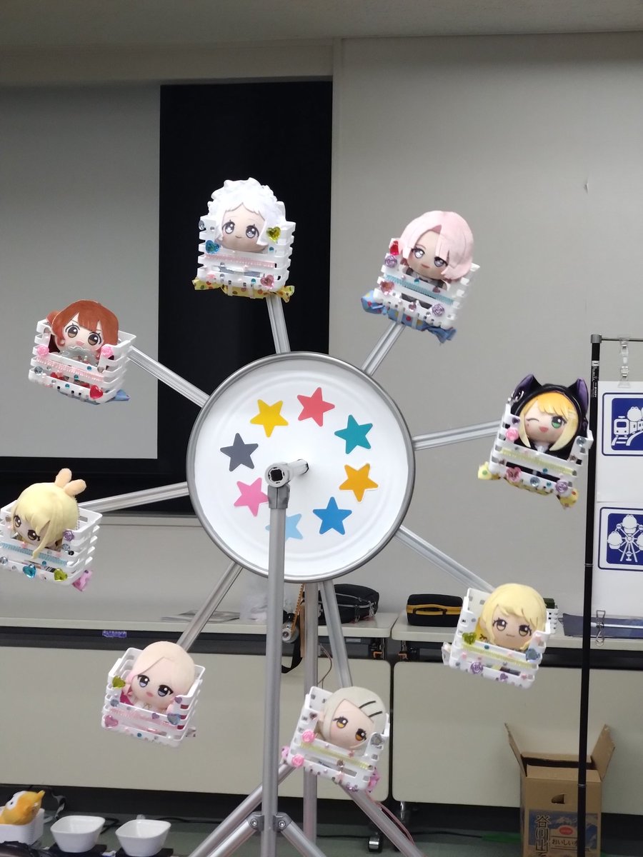 Tsuruko5110's tweet photo. 有志企画会場での思い出
ぬい撮りスポットで沢山遊ばせて頂いたり、展示物や頒布物も色々あって楽しかったな
落書きコーナーで麻央を描かせて頂く形でお礼をば
#初星P祭 https://t.co/iUnBwornB3
