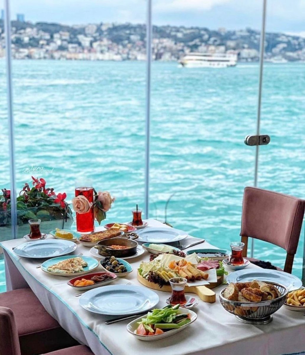 saudi_n_turkey's tweet photo. صباحات إسطنبول لها طعم مختلف 🤍☕

فطور تركي فاخر وإطلالات بحرية آسرة وأجواء تستحق التجربة:

🥐 Yakamoz
🥐 Lokma
🥐 Sarayburnu
🥐 Mr. Simon

أماكن تجمع بين روعة الإطلالة ومتعة الفطور في قلب إسطنبول 🇹🇷 https://t.co/vfPWRQd3g2