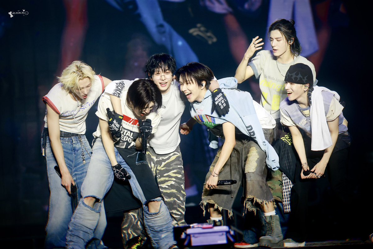 jaesanst's tweet photo. if i’m being completely honest, i have not seen a bond like this in a group since SEVENTEEN. the passion, the greed, the want to have their music enjoyed by everyone bc it’s what they love doing, it all seemed so familiar bc they remind me of svt. https://t.co/xVUJ6j16i6