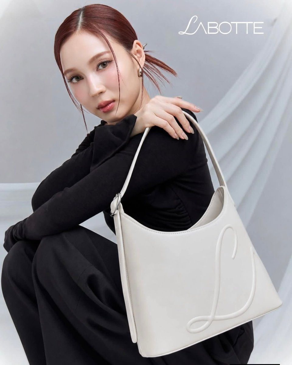 bbyyw647's tweet photo. กระเป๋า Labotte.bkk The Soft Bag คอลใหม่มาแล้วค่า👜✨
เติมความซอฟต์ให้กับทุกลุค พร้อมทรงที่สวยและหยิบใช้ได้ง่ายในทุกวัน 🫶
กระเป๋า Labotte.bkk รุ่น The Soft Bag
💙
https://t.co/VyNSDZV2dH
#labottebkk #labotte https://t.co/4oJqutBj0T