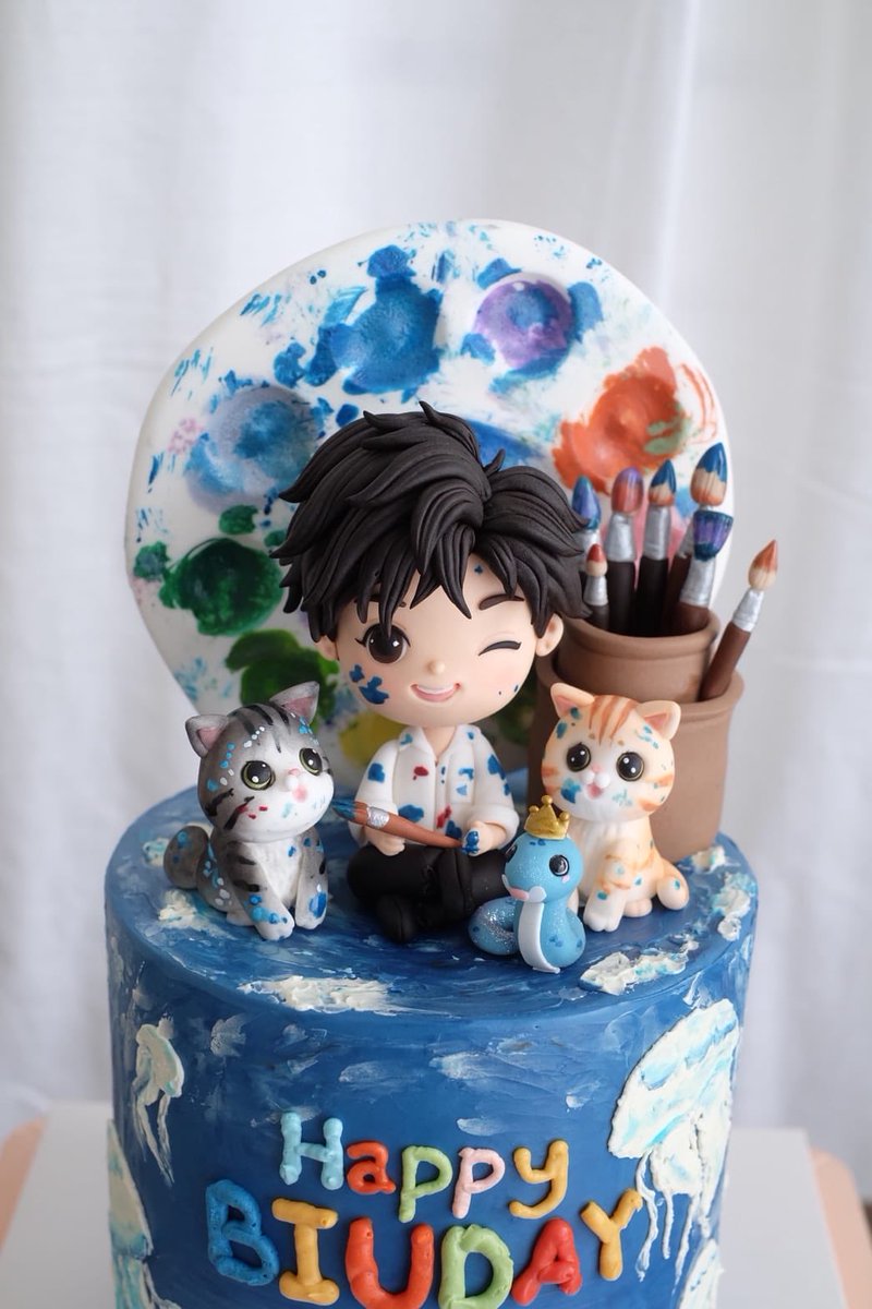 buildbrasil's tweet photo. 🎂 Cake | PAINT 32 WITH BUILD 🎨

Nosso bolo finalmente se tornou realidade! ✨

Nada disso seria possível sem o apoio das BYLs do Brasil e de todo o mundo. Obrigada a cada pessoa que doou, compartilhou, comprou em nosso bazar e acreditou nesse projeto desde o início. Vocês transformaram uma ideia em algo lindo e inesquecível. 🥹

2/2 Bolo Biu pintor 🎨

Agradecimento especial a | Special thanks to 💙:

@pink_1211 | @Juliacaarv | @Lumabsb85 | @m_pablita | @Raffie79 | @Raposinhadosbbb | @build_army | @buildsunlove |  @eduarda_knoch | @nivia__castro | @paturluve | @.psychoneeded | @renataraulino | Tal*** Del****

Com muito amor, BYLs brasileiras e mundiais 💙

****************

Our birthday cake has finally become a reality! ✨

This project would not have been possible without the support of BYLs from Brazil and all around the world. Thank you to everyone who donated, shared, purchased items from our bazaar, and believed in this project from the very beginning. You helped turn an idea into something beautiful and unforgettable. 🥹

2/2 Painter Biu cake 🎨

With love, Brazilian and worldwide BYLs 💙

#BUILDsDreamlandThirtyToo #Builds32ndBDayProjects #BuildJakapan #Beyourluve
@JakeB4rever