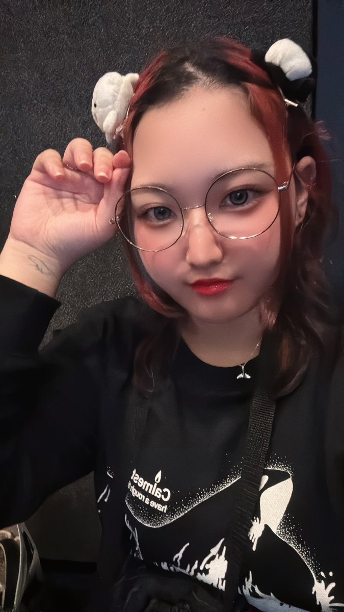 ymsgr___'s tweet photo. 前髪切りすぎたから上げてみたらめっちゃ生え際後退してた https://t.co/X2j7WcpM6i