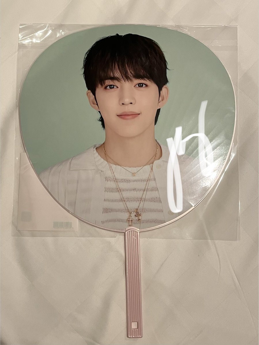 GonJlo's tweet photo. wts lfb ph 

seventeen japan yakusoku fanmeeting merch extras

♡ Picket - Scoups (LAST 1), Mingyu (2)
❌Mini picket keyring - Scoups
♡ Bongbongee ecobag (LAST 1)

on hand PH

DM

svt carat jp fan meet promise
#SVT_JP_FM_YAKUSOKU https://t.co/wUth0fTy77