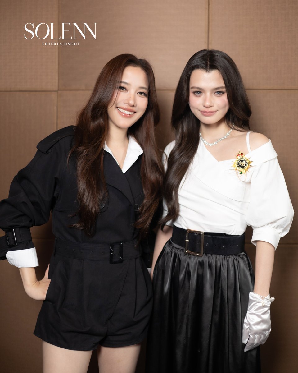 mywhitelilly_'s tweet photo. one in black, one in white. 🤍🖤
like they were literally designed to stand next to each other. 

THE AIR CROSSING THE LINE
#เสน่หาวาโยตอนที่4 https://t.co/qcbs57MESn