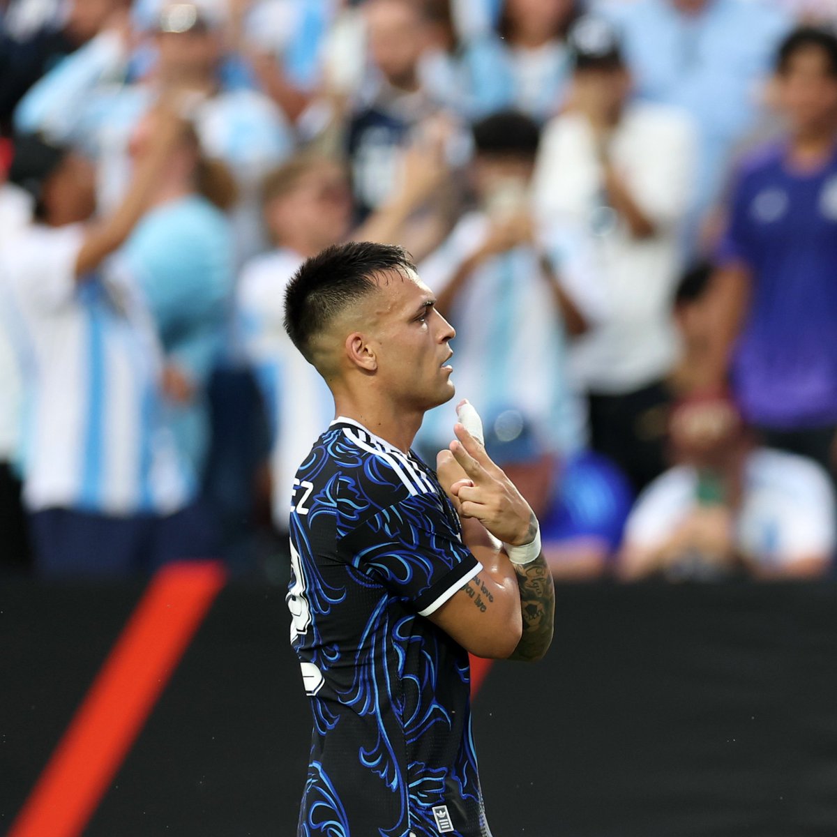 Inter's tweet photo. ⚽➕🅰️🟰🐂 https://t.co/iB6c5HpOrL