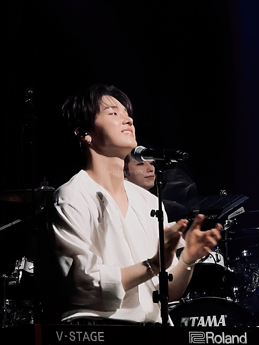 odetoxymphony's tweet photo. jungsu, the city of love has never been so beautiful. you shine so bright. https://t.co/29LjyY4sIj