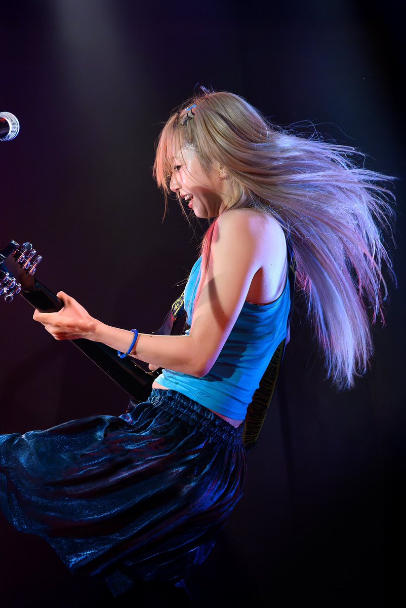 bite1224's tweet photo. もぶぴ生誕祭
西永福JAM 2026.5.29

ゴキ帝のライブ初めて見たけど凄くカッコ良かった💥
後ろで撮っていて何とか隙間からいちほさん撮れた！
長い髪が印象的で素敵✨
もぶぴへのお祝いコメも関係性の良さが伝わって来て嬉しかった！
＃白幡いちほ
＃ゴキゲン帝国
＃もぶぴ生誕祭2026 https://t.co/CzeLkFOtQI